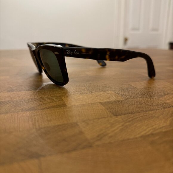 Ray-Ban Original Wayfarer Classic Sunglasses in Tortoise Brown - Picture 4 of 5